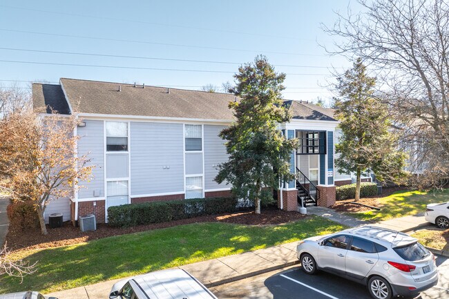 Blue Ridge Apartments in Johnson City, TN - Foto de edificio - Building Photo