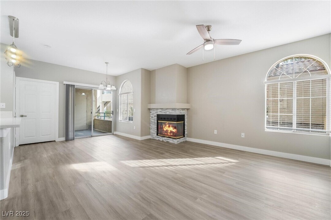 2251 Wigwam Pkwy in Henderson, NV - Building Photo