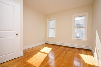 12 Parker Hill Ave, Unit 3 in Boston, MA - Foto de edificio - Building Photo