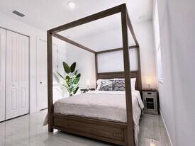 4730 Marguerita Dr, Unit Guest Bedroom in West Palm Beach, FL - Building Photo