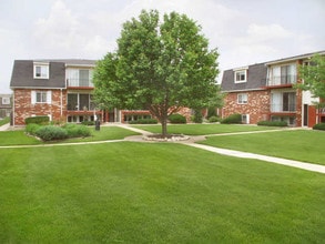 Village Park at Eastborough in Wichita, KS - Building Photo - Building Photo