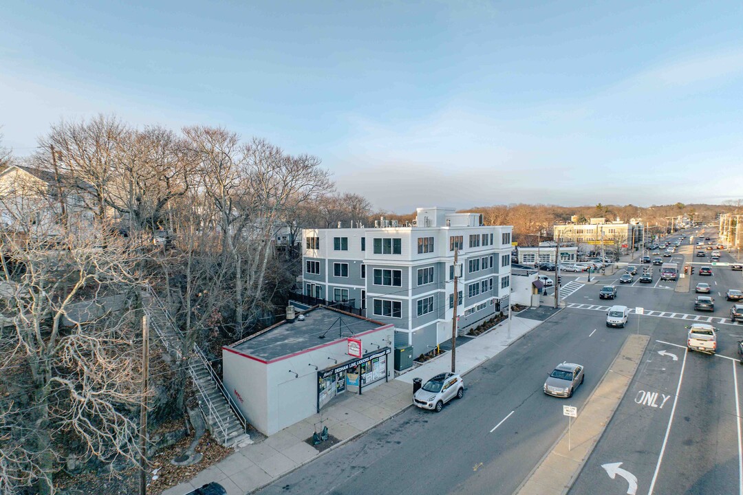 5205 Washington St in West Roxbury, MA - Building Photo