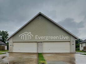 6172 Milliken Bend in Fayetteville, AR - Building Photo