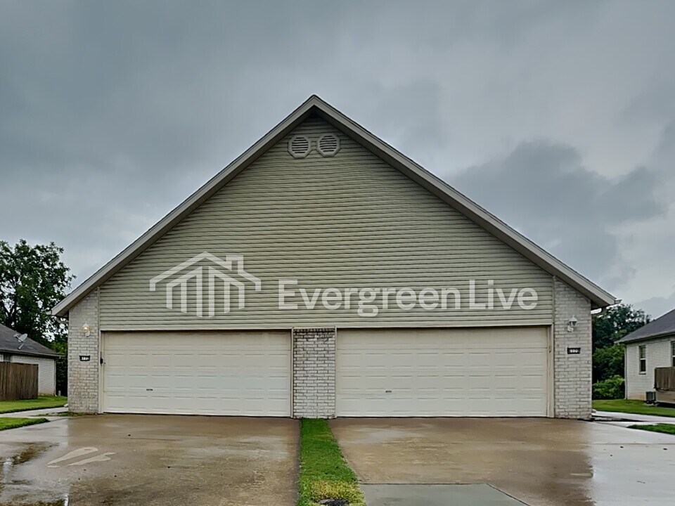 6172 Milliken Bend in Fayetteville, AR - Building Photo