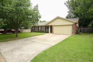 6410 Walnut Springs Dr in Arlington, TX - Building Photo