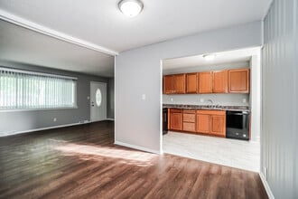 1408 Lillian Ln in Columbus, OH - Building Photo - Building Photo