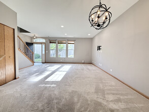 239 Springbrook Trail S in Oswego, IL - Building Photo - Building Photo