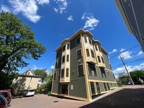 118 Holland St, Unit #1A in Somerville, MA - Building Photo - Building Photo