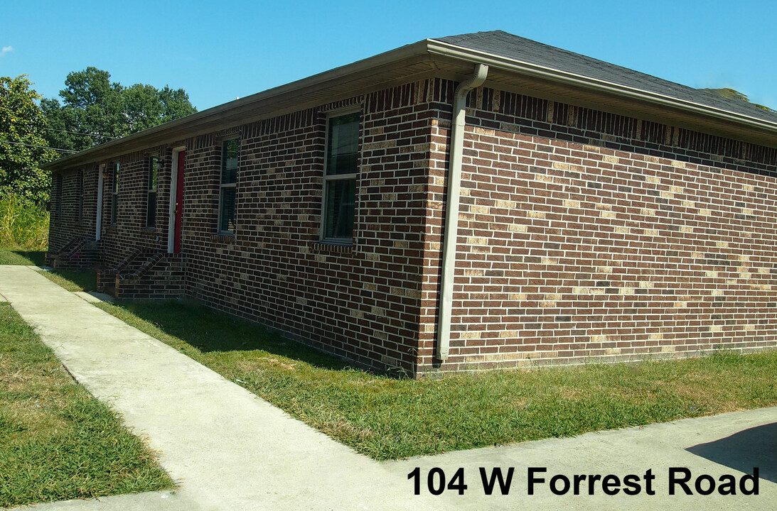 104 W Forrest St in Jonesboro, AR - Building Photo