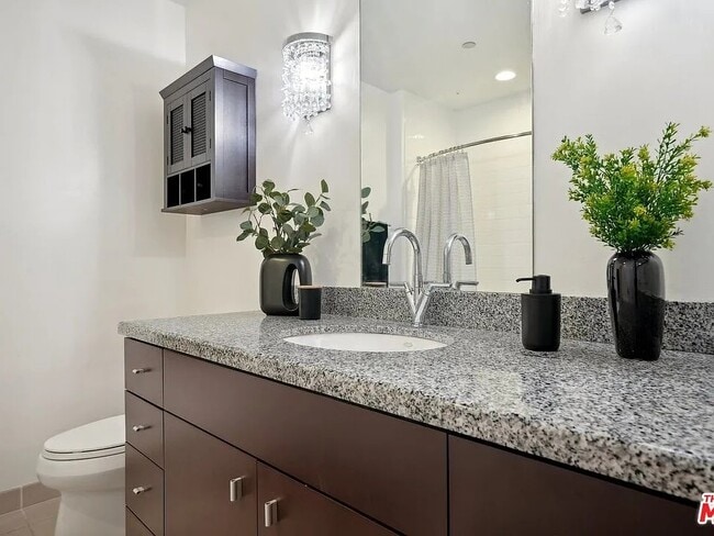 1100 Wilshire Blvd, Unit Unit 2709 in Los Angeles, CA - Building Photo - Building Photo