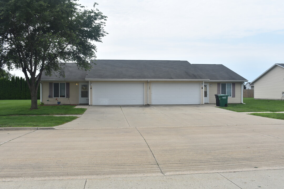 107 W Steenhoek St in Prairie City, IA - Building Photo