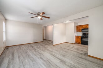 Peachtree Apartments in Webb City, MO - Building Photo - Building Photo