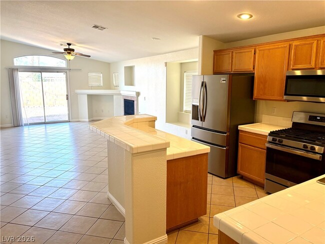 8128 W Back Packer Ct in Las Vegas, NV - Building Photo - Building Photo