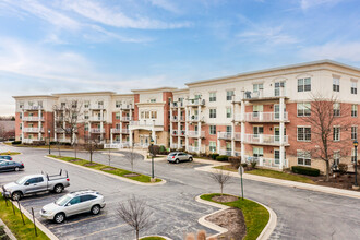 Fountains of Arlington in Arlington Heights, IL - Foto de edificio - Primary Photo