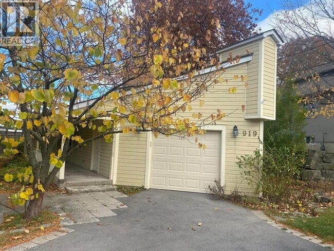 property at 919 Montgomery Dr