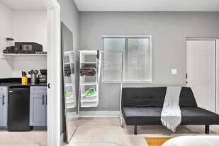 1540 NW 46th St in Miami, FL - Building Photo