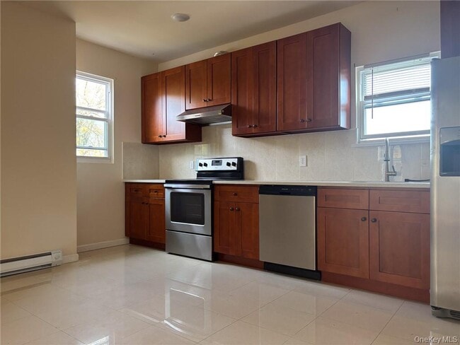 63 Orchard St in Marlboro, NY - Foto de edificio - Building Photo