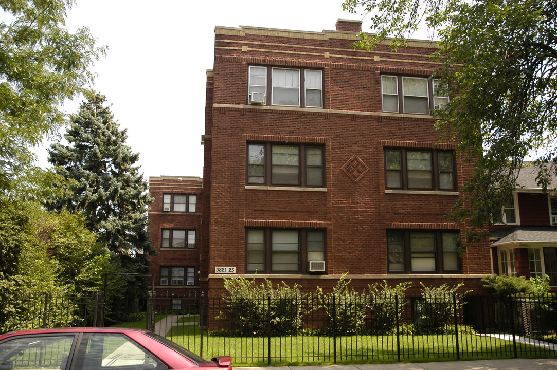 3821 N Monticello Ave in Chicago, IL - Building Photo