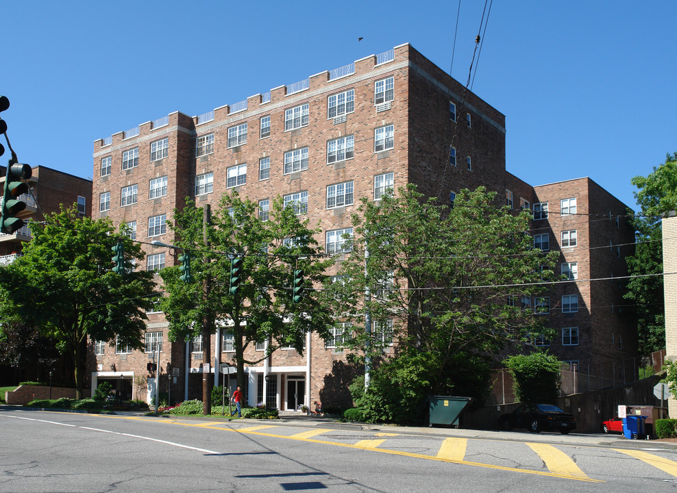 Cameo Manor in White Plains, NY - Foto de edificio