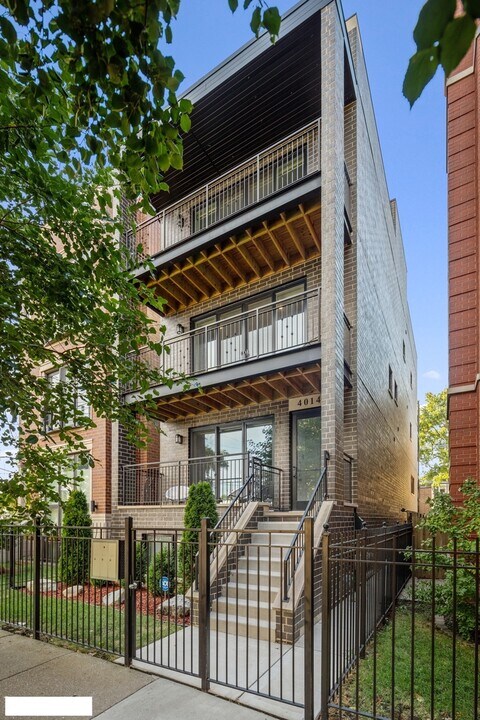 4014 N Mozart St in Chicago, IL - Building Photo