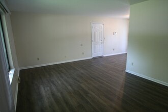 3864 Sundart Dr in Lexington, KY - Foto de edificio - Building Photo