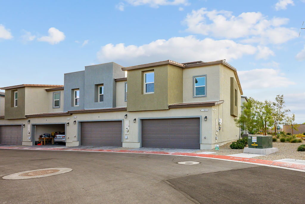 9911 Dandelion Hls St in Las Vegas, NV - Building Photo