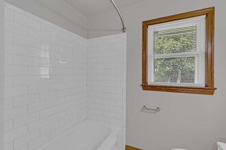 553 Blount Point Rd in Newport News, VA - Building Photo - Building Photo