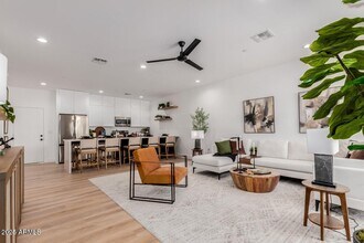 3426 E University Dr in Mesa, AZ - Foto de edificio - Building Photo