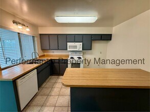 6800 Wilson Rd in Bakersfield, CA - Building Photo - Building Photo