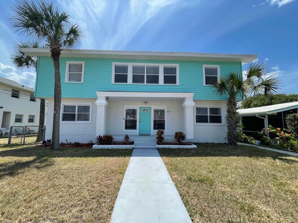 2040 Schulte Ave in Daytona Beach, FL - Foto de edificio