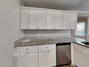 562 Rollingwood Dr in Stone Mountain, GA - Building Photo - Building Photo