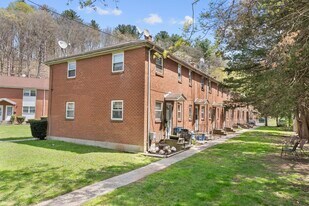 75 Saltonstall Pky, Unit A21 in East Haven, CT - Building Photo