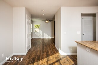 10550 W Gilmore Ave in Las Vegas, NV - Building Photo - Building Photo