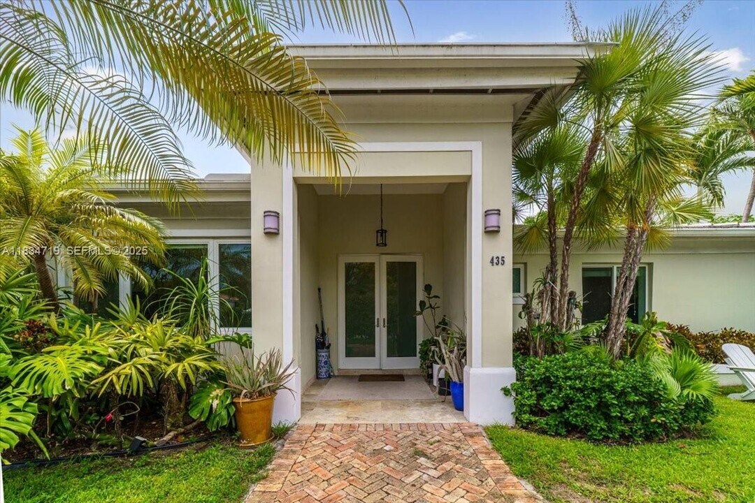435 Ridgewood Rd in Key Biscayne, FL - Building Photo