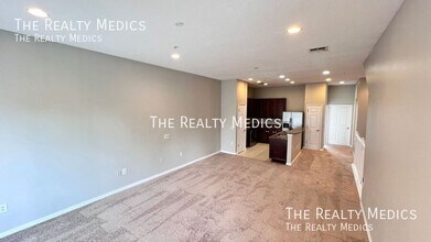 3736 Avalon Park E Blvd in Orlando, FL - Building Photo - Building Photo