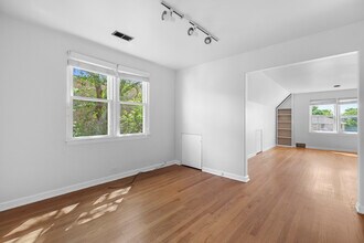 1456 W Irving Park Rd, Unit 2 in Chicago, IL - Building Photo - Building Photo