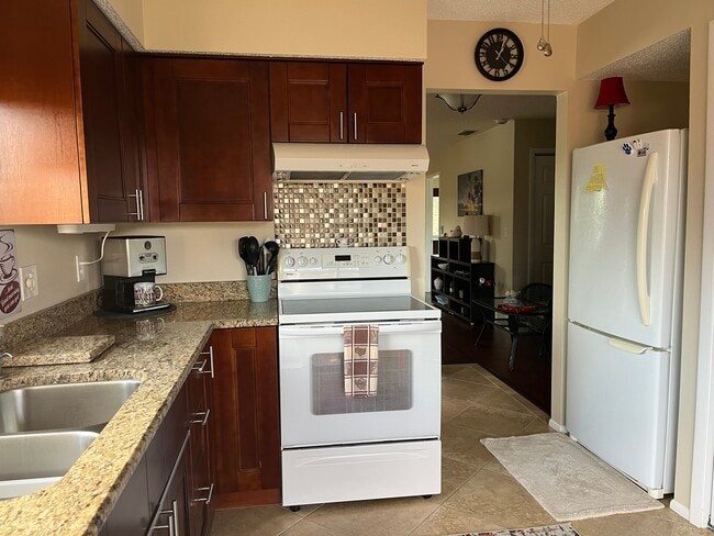 4031 Davit Dr in New Port Richey, FL - Building Photo - Building Photo