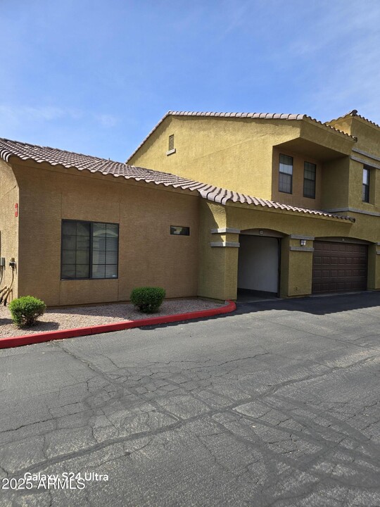 1702 E Bell Rd in Phoenix, AZ - Building Photo