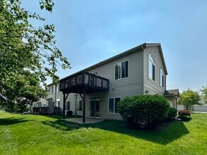 1672 Fredericksburg Ln in Aurora, IL - Building Photo - Building Photo