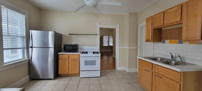 property at 2562 N Bremen St
