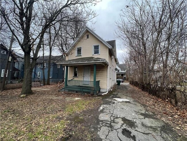 10 Locust St in Rochester, NY - Building Photo - Building Photo