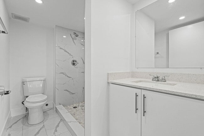 9227 SW 87th Ave, Unit B1 in Miami, FL - Building Photo - Building Photo
