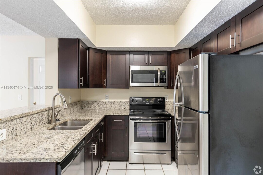 5640 NW 61st St in Coconut Creek, FL - Building Photo