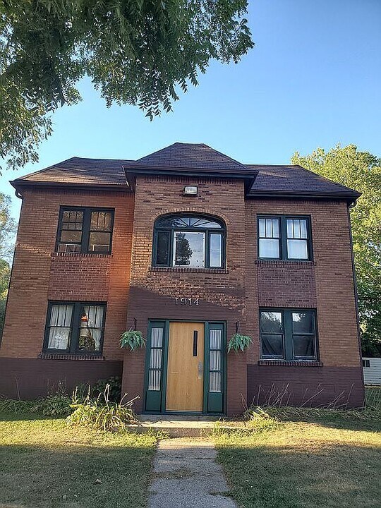 1914 18th Ave, Unit 3 in Rockford, IL - Building Photo