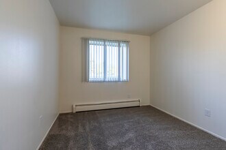 Riverbend Apartments in Grand Blanc, MI - Building Photo - Interior Photo