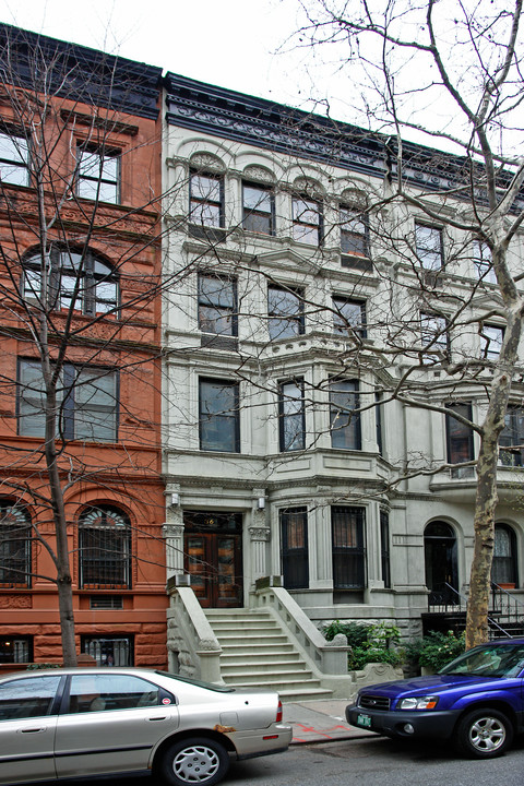 36 W 76th St in New York, NY - Building Photo