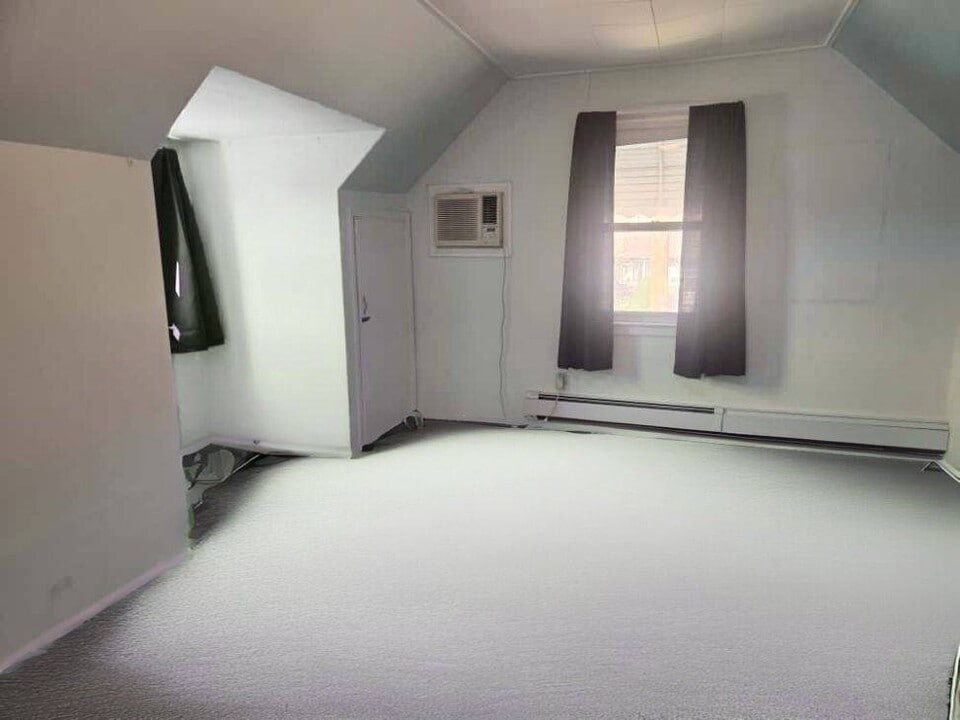 111 Horton Rd in Valley Stream, NY - Building Photo