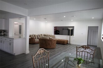 181 NE 121st St in North Miami, FL - Building Photo - Building Photo