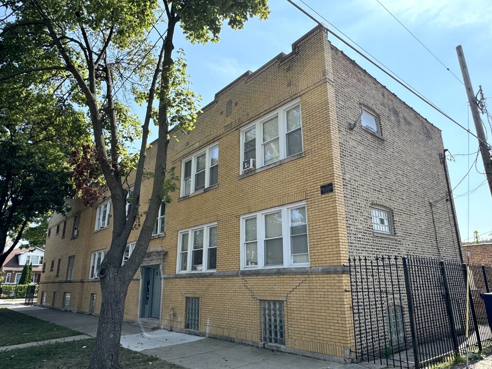 4709 W Dickens Ave in Chicago, IL - Building Photo