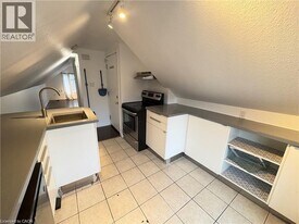 41 Fairview Ave in Hamilton, ON - Building Photo